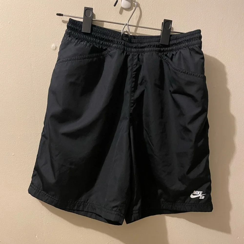 Nike SB Men’s water shorts size XS - Picture 3 of 9